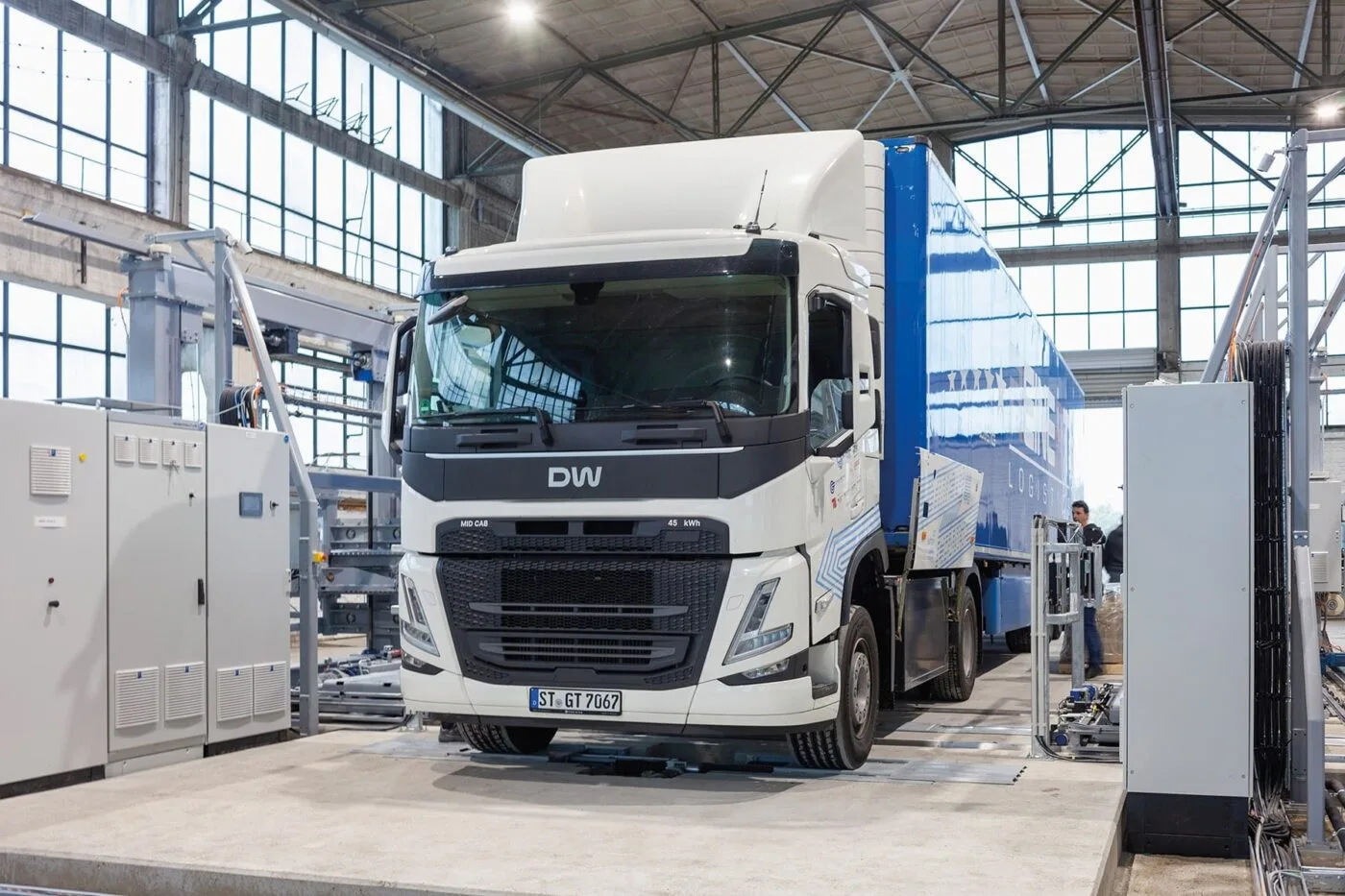 Rivoluzione per i Camion Elettrici: Aperta la Prima Stazione di Battery Swap in Germania