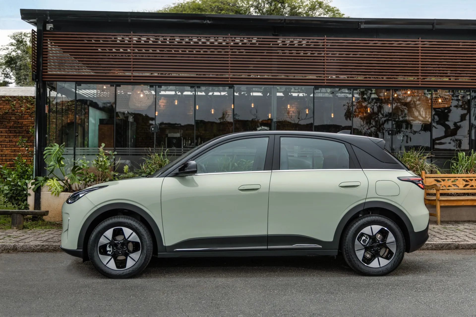 Geely EX2: la regina cinese dell’elettrico pronta a conquistare l’Europa a meno di 25.000 euro