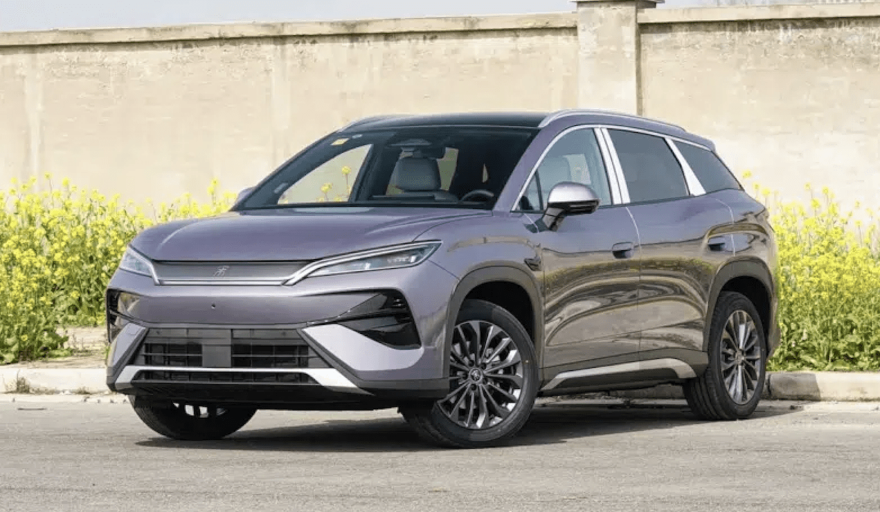 BYD Song Ultra: 710 km di autonomia, ricarica quasi completa in 9 minuti e prezzi da far aprire la bocca