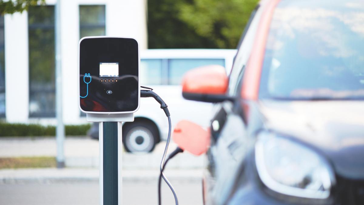 Ricarica auto elettriche in 7 minuti? È realtà: ecco l’azienda che propone questa novità