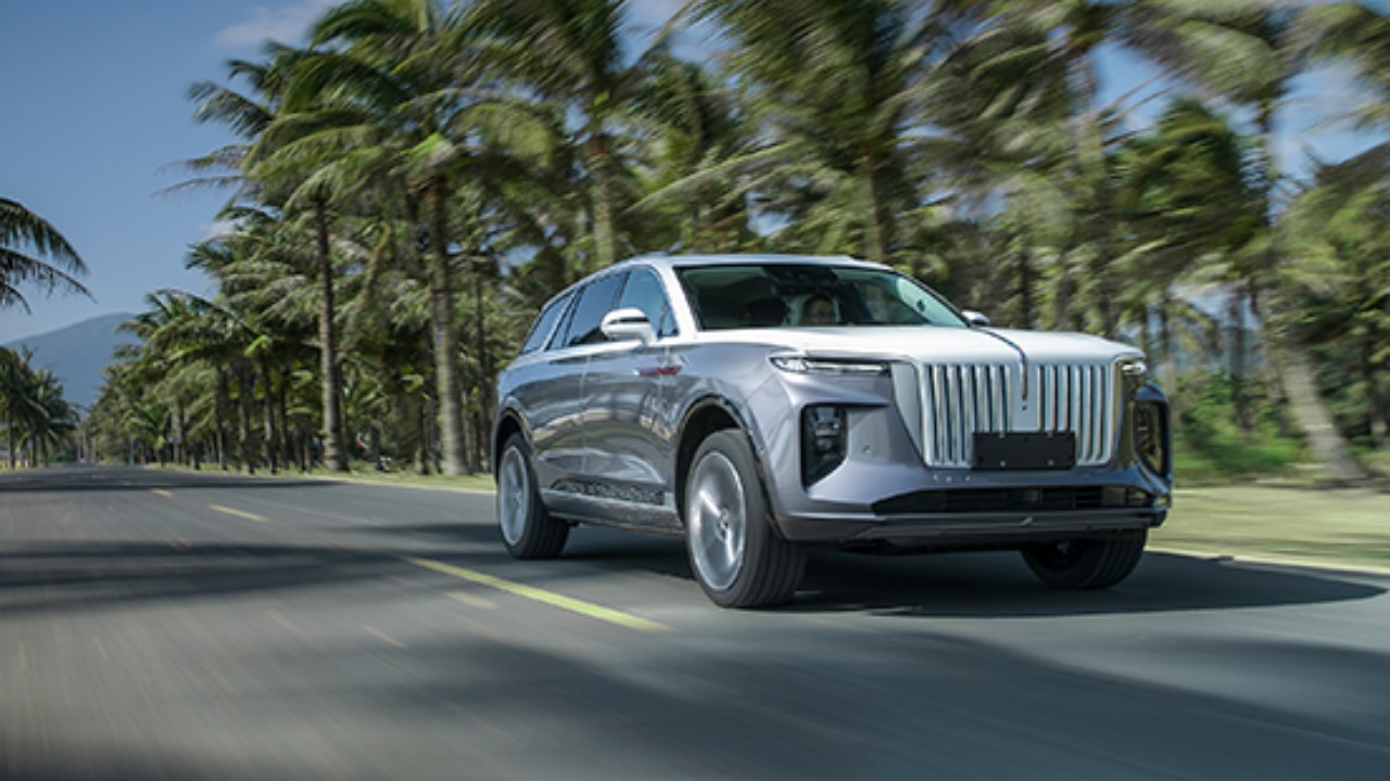 Hongqi Stellantis auto elettriche