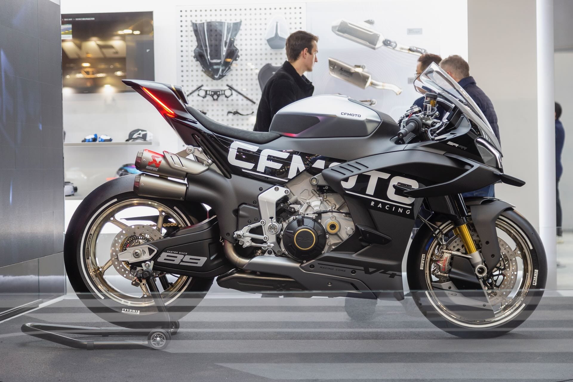 CFMOTO V4 SR-RR: la supersportiva cinese da 315 km/h sfida i big