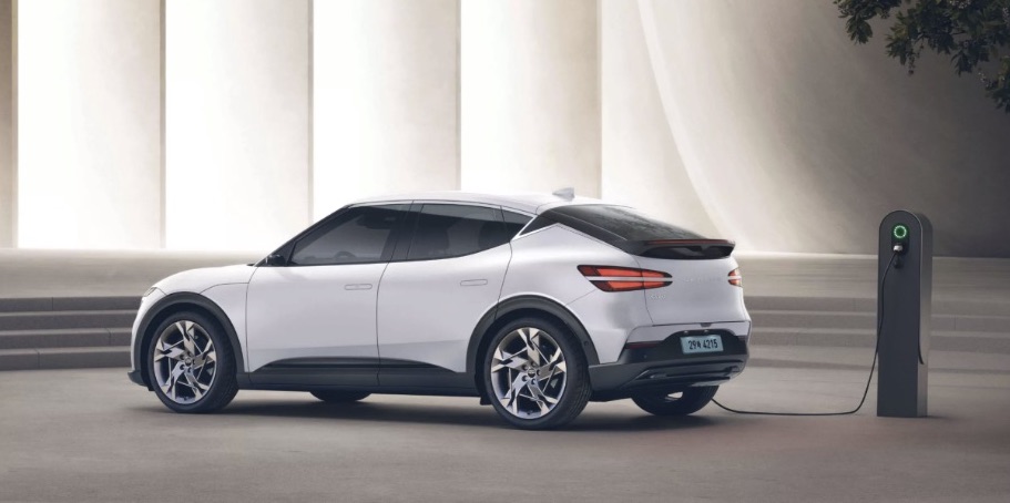 Genesis GV60 in Italia: prezzi e autonomia del SUV elettrico da 490 CV